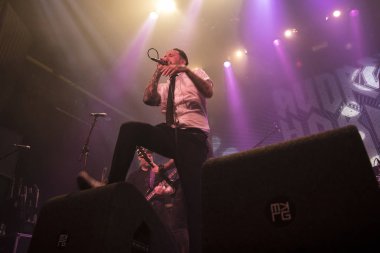 Amsterdam, Hollanda - 19 Mart 2017: Kanadalı hard rock grubu Danko Jones'un Norveçli hard rock grubu Audrey Horne Concert ile Melkweg'de destek hareketi