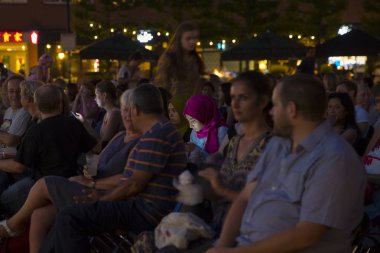 Amsterdam, Hollanda - 25 Ağustos 2016: Dünya Sineması Amsterdam'da, 18-27/08/2016 tarihleri arasında düzenlenen dünya film festivali Marie Heinekenplein'de Filipin filmi Blanka'nın açık hava gösterimi