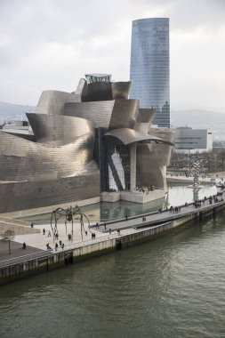 Bilbao, İspanya - 19 Mart 2015: Niki Saint Phalle sergisi sırasında Bilbao'daki Guggenheim Müzesi (27 Haziran 7, 2015) , Biscay, Bask Ülkesi, İspanya