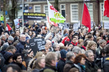Amsterdam, Hollanda - 6 Şubat 2016: Irkçılığı ve İslamofobi'yi protesto etmek için düzenlenen 