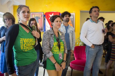 Amsterdam, Hollanda - 15 Ağustos 2015: Dünya Sineması Amsterdam kapsamında Küba Film Afişleri sergisi Soya Küba'nın açılışı, 14-23/08/2015 tarihleri arasında düzenlenen dünya film festivali