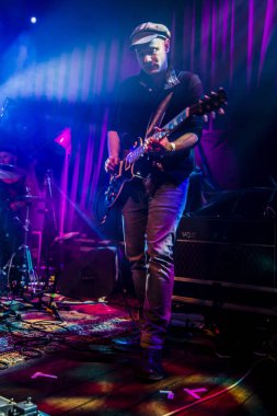 Amsterdam, Hollanda 18 Mart 2016: Rock grubu 77 Bombay Street'in paradiso konseri