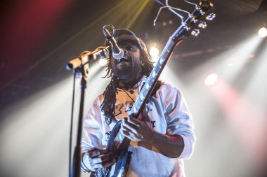 Utrecht, Hollanda - 11 Aralık 2016: Kongolu grup Mbongwana Star'ın Utrecht'teki Tivoli Vredenburg konseri