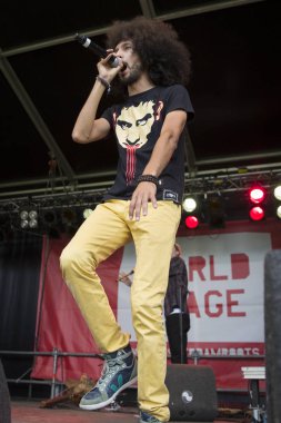 Amsterdam, Hollanda - 3 Temmuz 2016: Amsterdam Roots Open Air'de alternatif Electro-Hip Hop Faslı grup N3rdistan konseri, Oosterpark'ta ücretsiz halk kültür festivali düzenlendi