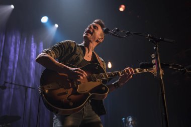 Amsterdam, Hollanda - 2 Kasım 2017: İsrailli şarkıcı Asaf Avidan'ın Amsterdam'daki Venue Melkweg konseri