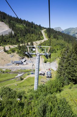yaz aylarında alp manzara sandalye asansör, Alpler dağ masif, Kanton Vaud ve Valais, İsviçre Alpleri, İsviçre görüntülenen