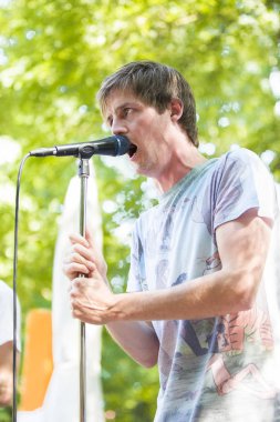 Nyon, İsviçre - 18 Temmuz 2017: İsviçreli rock grubu Alice Roosevelt'in Paleo Festivali'nde vitrin konseri