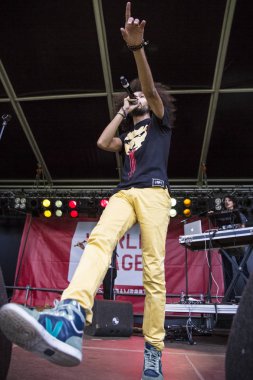 Amsterdam, Hollanda - 3 Temmuz 2016: Amsterdam Roots Open Air'de alternatif Electro-Hip Hop Faslı grup N3rdistan konseri, Oosterpark'ta ücretsiz halk kültür festivali düzenlendi