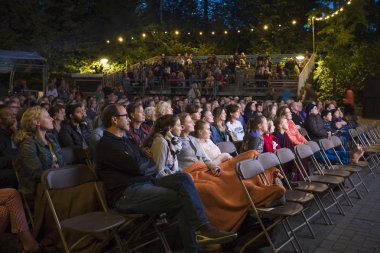 Amsterdam, Hollanda - 17 Ağustos 2018: 16-25/08/2018 tarihleri arasında düzenlenen dünya film festivali Vondelpark Openluchttheater'da Kenya filmi Supa Modo'nun açık hava gösterimi