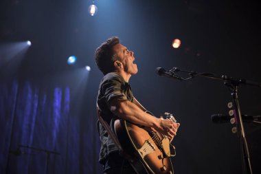 Amsterdam, Hollanda - 2 Kasım 2017: İsrailli şarkıcı Asaf Avidan'ın Amsterdam'daki Venue Melkweg konseri