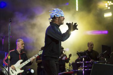 Nyon, İsviçre - 20 Temmuz 2017: İngiliz funk ve asit caz grubu Jamiroquai'nin Paleo Festivali'nde konseri