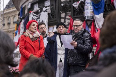 Paris, Fransa 10 Ocak 2016: Bombalama ve silahlı saldırı kurbanlarıanısına tören, Charlie Hebdo terör saldırısı anısına 