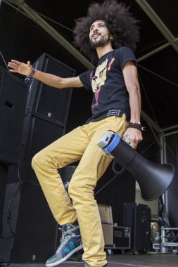 Amsterdam, Hollanda - 3 Temmuz 2016: Amsterdam Roots Open Air'de alternatif Electro-Hip Hop Faslı grup N3rdistan konseri, Oosterpark'ta ücretsiz halk kültür festivali düzenlendi