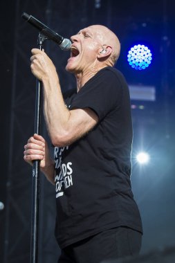 Nyon, İsviçre - 19 Temmuz 2017: Avustralyalı rock grubu Midnight Oil'in Paleo Festivali'nde konseri