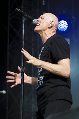 Nyon, İsviçre - 19 Temmuz 2017: Avustralyalı rock grubu Midnight Oil'in Paleo Festivali'nde konseri