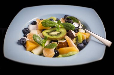 Lezzetli egzotik meyve salatası.