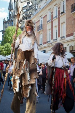 Brüksel, Belçika - 17 Nisan 2016: Monts des Arts 'ın belediye binası manzaralı görüntüsü. Brüksel, Belçika 'nın başkenti ve Avrupa Birliği' nin fiili başkentidir..