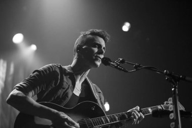 Amsterdam, Hollanda - 2 Kasım 2017: İsrailli şarkıcı Asaf Avidan'ın Amsterdam'daki Venue Melkweg konseri
