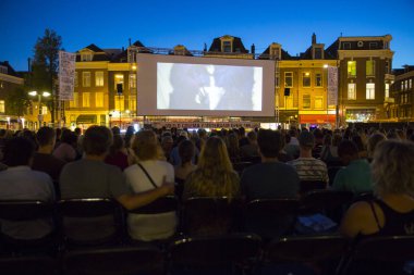 Amsterdam, Hollanda - 25 Ağustos 2016: Dünya Sineması Amsterdam'da, 18-27/08/2016 tarihleri arasında düzenlenen dünya film festivali Marie Heinekenplein'de Filipin filmi Blanka'nın açık hava gösterimi