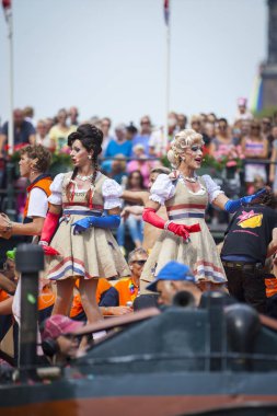 Amsterdam, Hollanda - 1 Ağustos 2015: Katılımcıların korunması insan hakları ve sivil eşitlik - Prinsengracht, Amsterdam Eşcinsel gurur geçit için yıllık olay