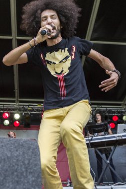 Amsterdam, Hollanda - 3 Temmuz 2016: Amsterdam Roots Open Air'de alternatif Electro-Hip Hop Faslı grup N3rdistan konseri, Oosterpark'ta ücretsiz halk kültür festivali düzenlendi