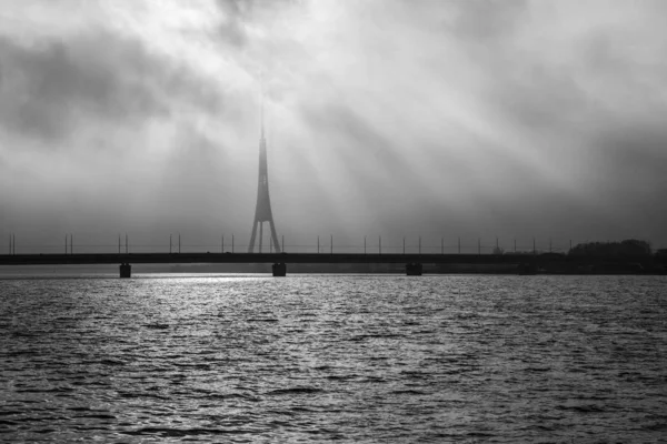 Uitzicht Daugava Rivier Met Toren Achtergrond Letland — Stockfoto