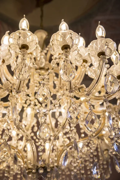 antik kristal avize yakın