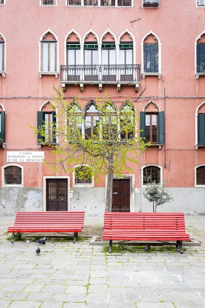 베니스 이탈리아 2016 배경에 분홍색 주택과 베네치아 광장에 — 스톡 사진