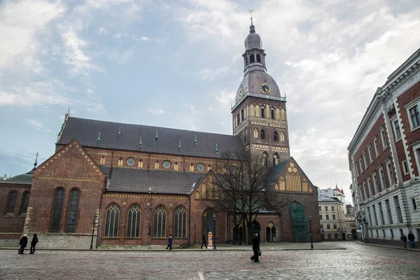 Riga Letonya Şubat 2016 Riga Lutheran Katedrali Nin Önünden Kimliği — Stok fotoğraf