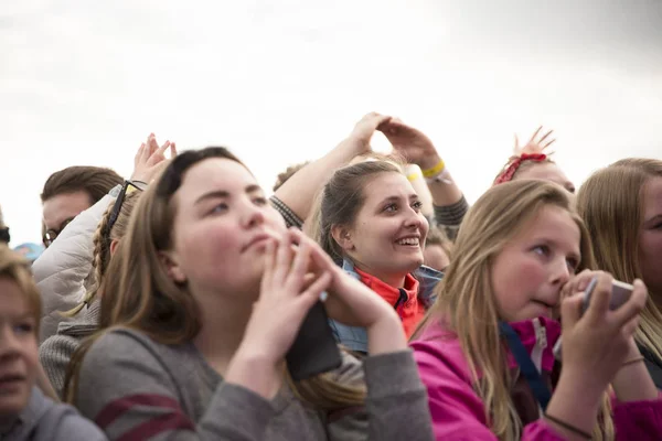 Traena Norvegia Luglio 2016 Pubblico Fan Che Applaudono Concerto Della — Foto Stock