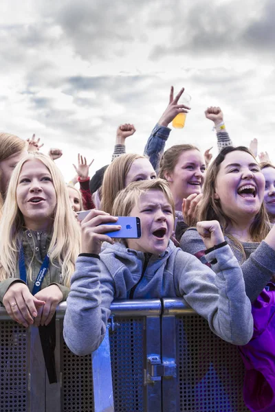 Traena Norvegia Luglio 2016 Pubblico Fan Che Applaudono Concerto Della — Foto Stock