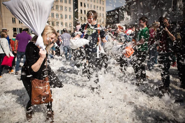 Amsterdam Holandia Noord Holland Sobota Kwiecień 2014 Poduszka Walka Placu — Zdjęcie stockowe