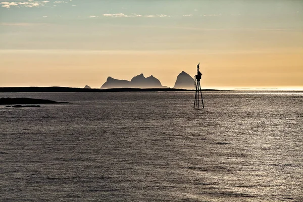 Sole Mezzanotte Paesaggio Norvegese Isola Traena — Foto Stock