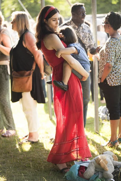 Ámsterdam Países Bajos Julio 2015 Madre Joven Con Hija Durante — Foto de Stock