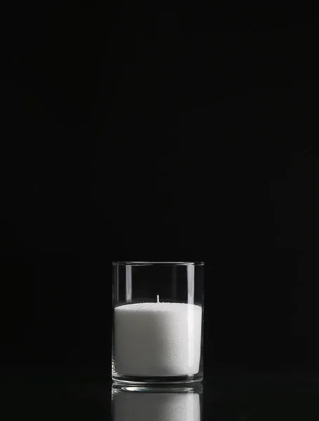Скляна Свічка Свічкою Ізольована Чорному Тлі — стокове фото