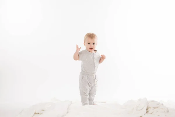 Lindo Bebé Riendo Aislado Sobre Fondo Blanco Feliz Infancia Primer — Foto de Stock