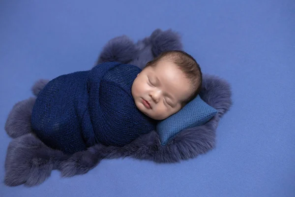 Niño Recién Nacido Durmiendo —  Fotos de Stock