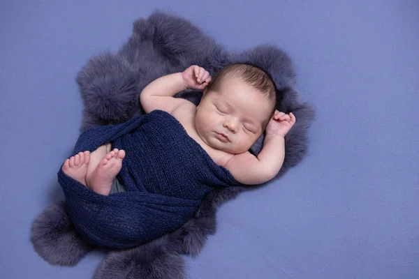 Neugeborener Junge Schläft — Stockfoto