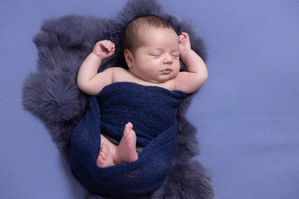 Neugeborener Junge Schläft — Stockfoto