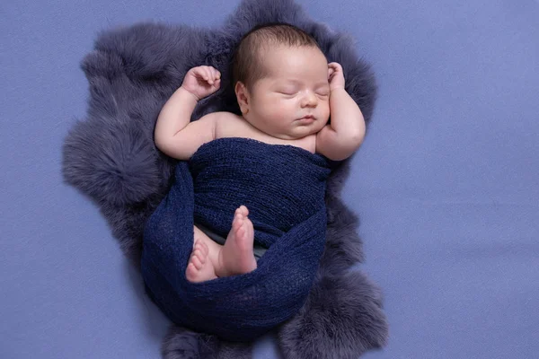 Niño Recién Nacido Durmiendo —  Fotos de Stock