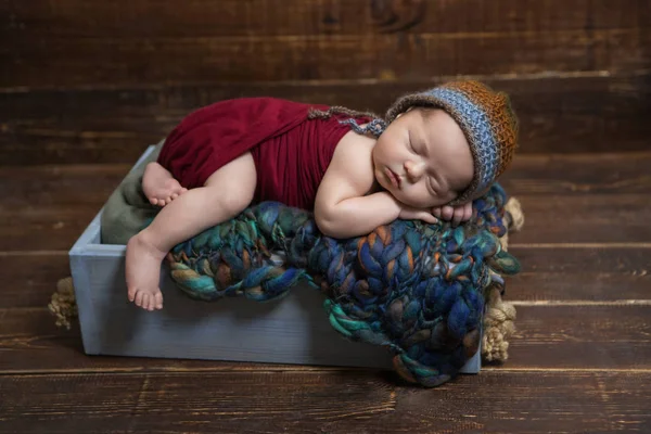 Nyfødt Liten Gutt Som Sover – stockfoto