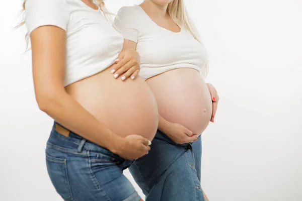 Dwie Ciężarne Kobiety Dużym Brzuchem Różne Żołądki Kobiet Ciąży Pięknej — Zdjęcie stockowe