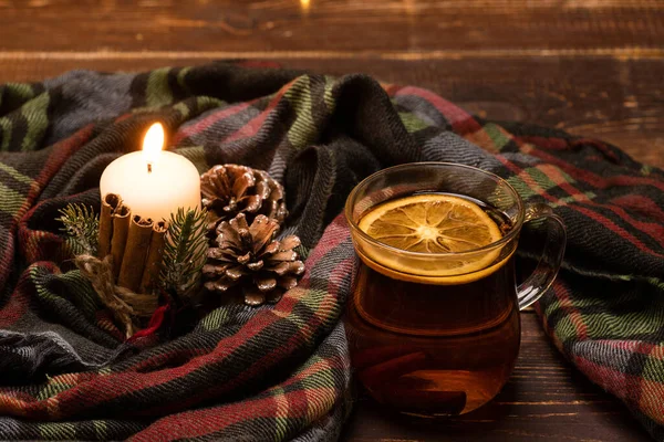 Belo Fundo Natal Ninguém Queimaduras Velas Decoradas Bebida Inverno Uma — Fotografia de Stock