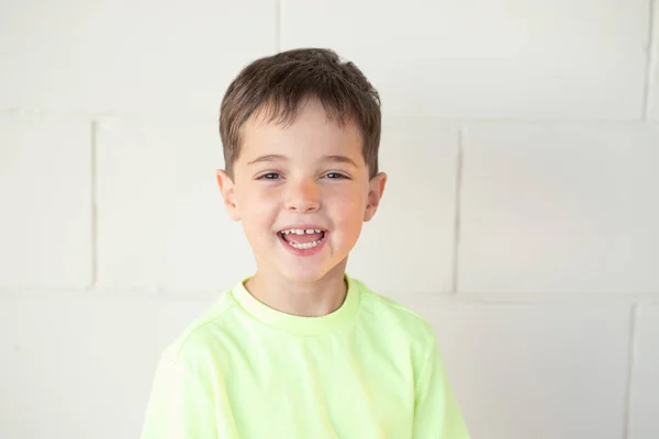 Concepto Infancia Alegría Emociones Positivas Odontología Niño Años Sonríe Alegremente — Foto de Stock