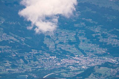 Chamonix Vadisi, Aiguille de Mesure ve Aiguille de la Tte Plate dağlarının muhteşem manzarası Montenvers-Mer de Glace, Haute-Savoie, Fransa