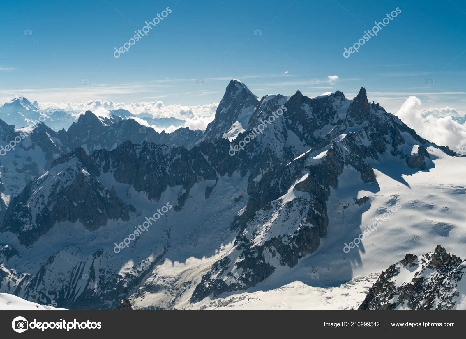 Mont Blanc Est Haute Montagne Dans Les Alpes Les élevés