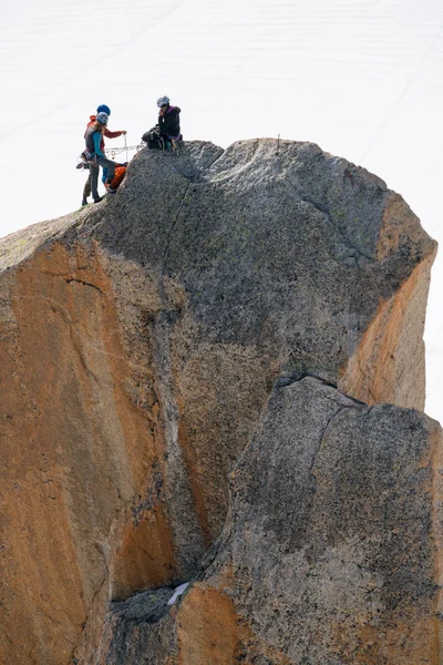 Скалолазы Эгилье Миди Гора Монблан Верхняя Савойя Франция — стоковое фото