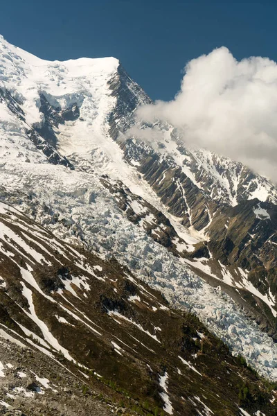 Ένδοξη Mont Blanc Στο Πίσω Μέρος Δεσπόζουν Στις Κορυφές Των — Φωτογραφία Αρχείου