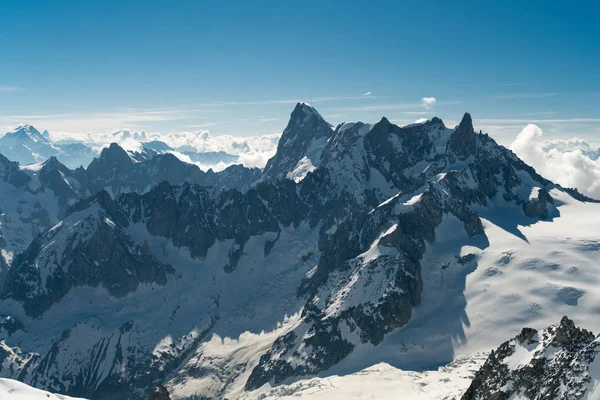 Mont Blanc เขาท ดในเท อกเขาแอลป และส ดในย โรป พาโนรามาท สวยงามของเท — ภาพถ่ายสต็อก