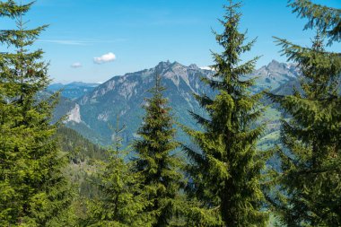 Muhteşem dağ manzaralarına ve yürüyüş Lauterbrunnen bölge, İsviçre İsviçre Alpleri peyzaj Stechelberg yakınındaki iz